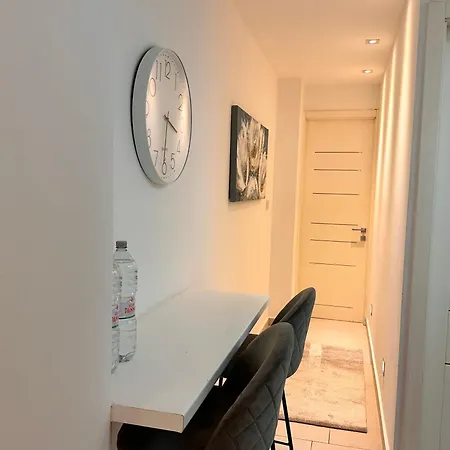 公寓 Modern With Private Entrance