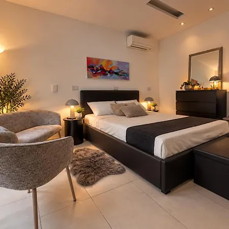 Newly Refurbished Stylish 2 Bed Balzan