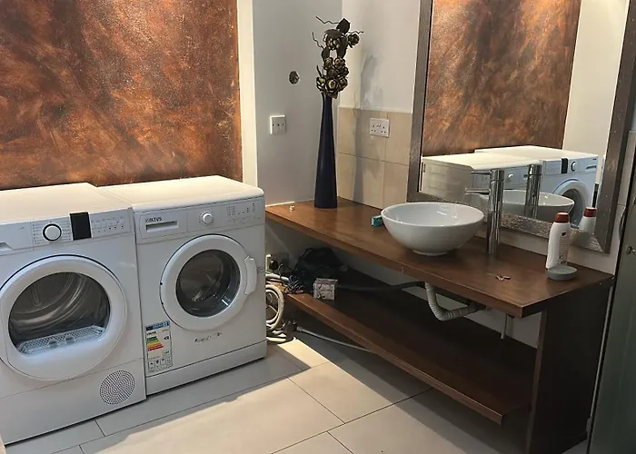 Modern With Private Entrance * Balzan